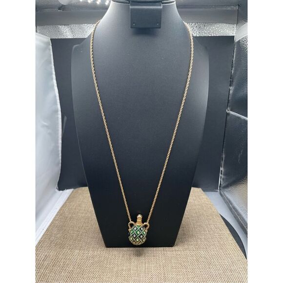 Vintage Jewelry Gorgeous Avon Green Enamel and Rhinestone Jug Necklace - Picture 13 of 13